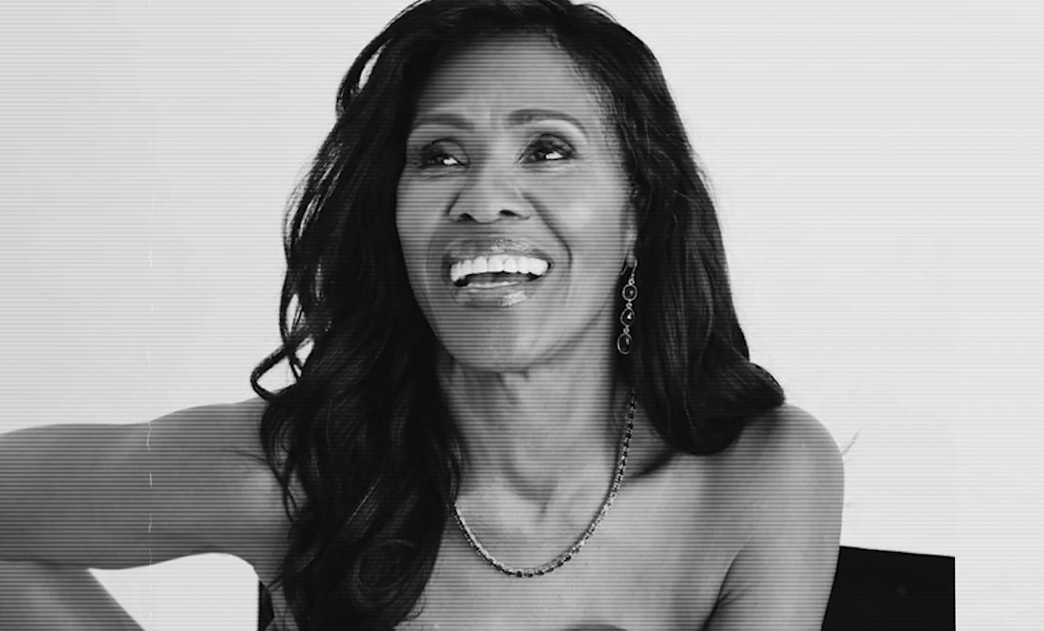 dee-freeman-morte-tv Texto Alt WP Atriz Dee Freeman sorrindo em evento de televisão