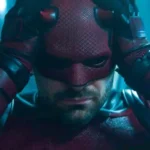 Imagem promocional de Demolidor: Renascido destacando o protagonista da Marvel no Disney+