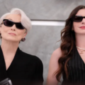 Meryl Streep como Miranda Priestly em O Diabo Veste Prada 2 em ambiente corporativo da revista Runway