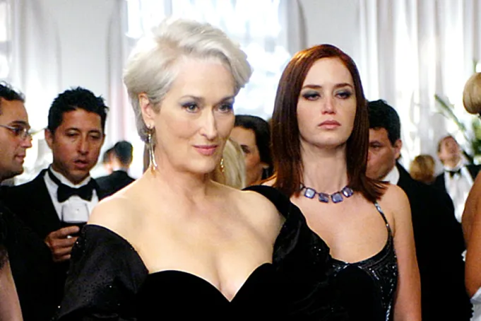 Meryl Streep como Miranda Priestly em O Diabo Veste Prada durante produção do filme de 2026