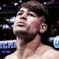Lutador Diego Lopes com seu característico corte de cabelo em momento de concentração no UFC