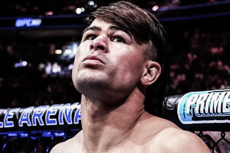 Lutador Diego Lopes com seu característico corte de cabelo em momento de concentração no UFC
