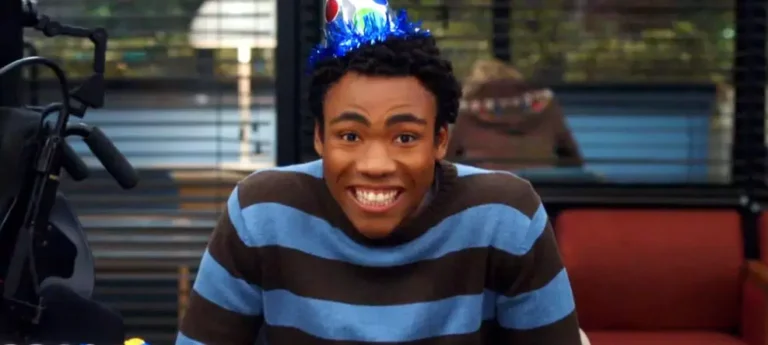 Donald Glover durante entrevista sobre Community: O Filme