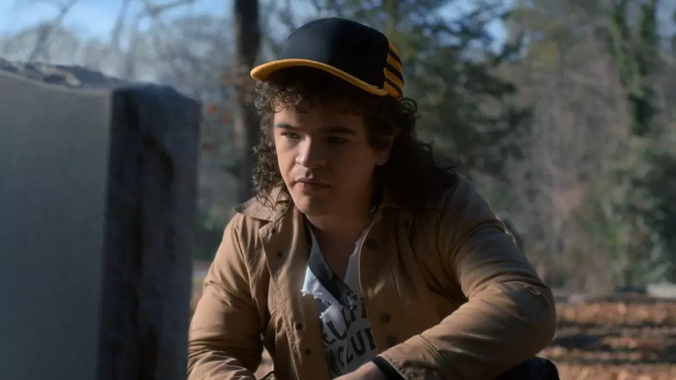dustin-gaten-matarazzo-opiniao-final-eleven O ator Gaten Matarazzo, conhecido como o Dustin de Stranger Things, durante entrevista.