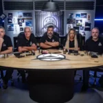 Equipe de especialistas da série Esquadrão UFO analisando evidências em laboratório