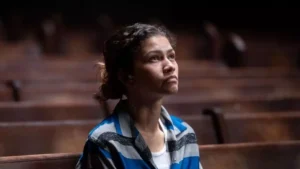 Zendaya caracterizada como Rue em cena da terceira temporada de Euphoria.