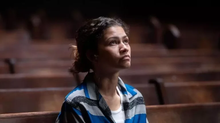 Zendaya caracterizada como Rue em cena da terceira temporada de Euphoria.