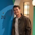 Gregg Sulkin caracterizado como o lobisomem Mason Greyback no set de filmagens de Os Feiticeiros Além de Waverly Place.