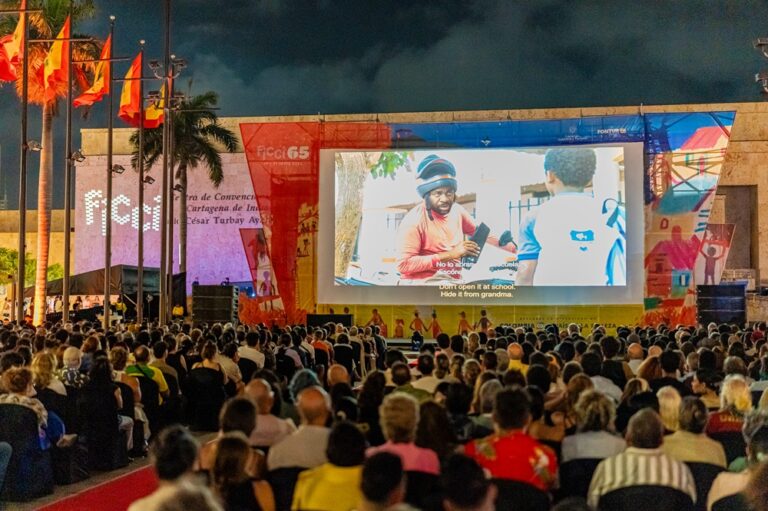 Cena do filme Feito Pipa destacando o protagonista Gugu nas paisagens de Quixadá, Ceará.