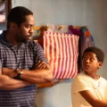 Cena do filme Feito Pipa com os protagonistas Teca Pereira e Yuri Gomes