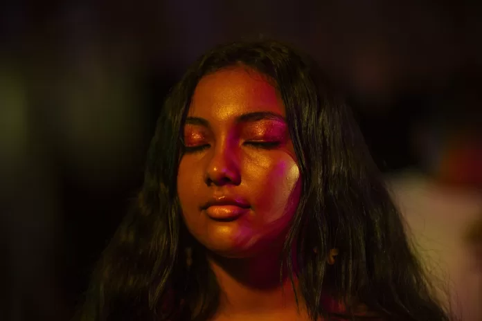 Cena de "Boiúna", de Adriana de Faria