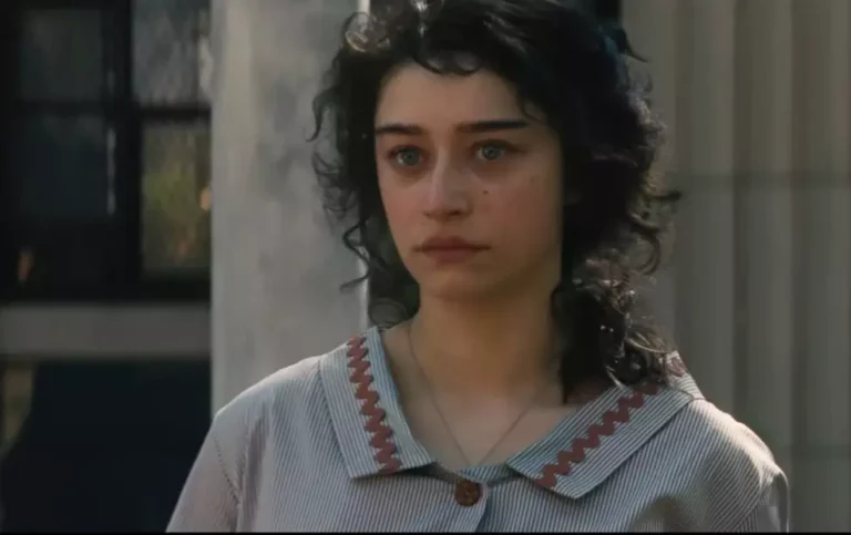 Cena de filmagens do thriller Fonda com Odessa A'zion e Benedict Wong