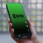 Interface do aplicativo GloboPop em um smartphone exibindo vídeo vertical da vilã Carminha.