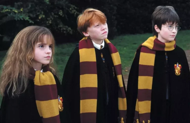 Drones formam cenas de Harry Potter durante show ao ar livre de aniversário