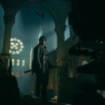 Henry Cavill caracterizado como o guerreiro imortal Connor MacLeod no reboot de Highlander.