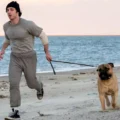 O ator Anthony Ippolito caracterizado como o jovem Sylvester Stallone durante as filmagens de Rocky.