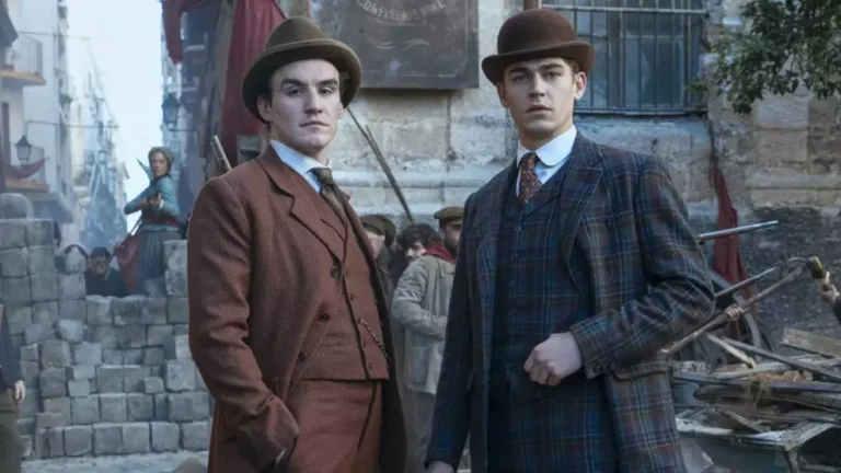 O ator Hero Fiennes Tiffin como o protagonista na série Jovem Sherlock do Prime Video.