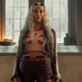 Katey Sagal como Dra. Kureha em One Piece live-action, enfrentando o tirânico Rei Wapol