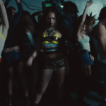 KATSEYE anuncia single "Pinky Up" com teasers antes do Coachella