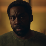 Lázaro Ramos em cena no trailer da série Os Outros
