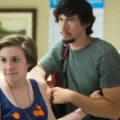 Lena Dunham e Adam Driver em cena da série Girls, cujos bastidores foram marcados por tensões.