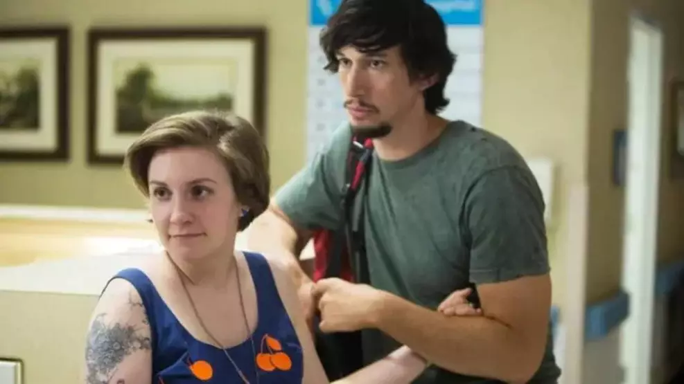 Lena Dunham e Adam Driver em cena da série Girls, cujos bastidores foram marcados por tensões.