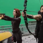 Logotipo da Marvel Studios em destaque sobre fundo escuro representando reestruturação interna.