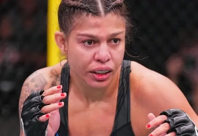 Mayra Sheetara no octógono após luta contra Michelle Montague no UFC Vegas 116