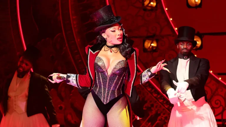 Megan Thee Stallion se recupera e retorna ao palco de Moulin Rouge