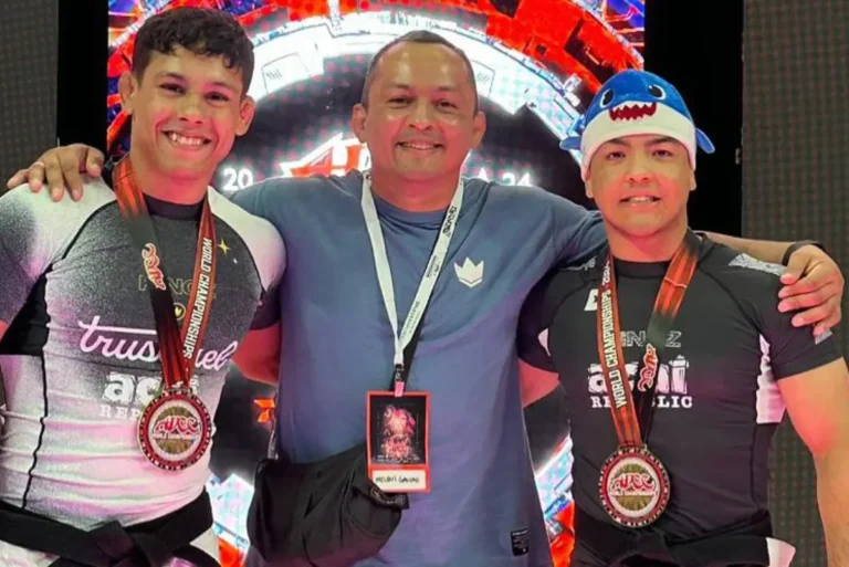 Melqui Galvão em contexto esportivo como treinador de jiu-jitsu antes de investigação policial