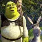 Mike Myers caracterizado como Shrek durante homenagem a Eddie Murphy em evento do AFI