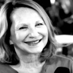 Atriz Nathalie Baye em premiação oficial na França.