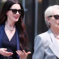 Meryl Streep e Anne Hathaway em cena de O Diabo Veste Prada 2 com figurinos de moda
