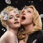 Madonna e Julia Garner durante gravações da segunda temporada de O Estúdio em Veneza