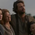 Cena do teaser de Os Pioneiros na Netflix mostrando a família Ingalls em uma carroça atravessando a pradaria.