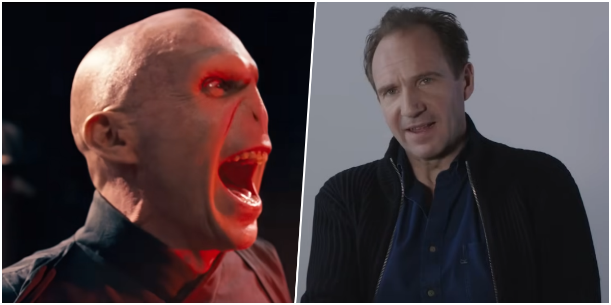 O ator Ralph Fiennes em um evento de gala sorrindo para as câmeras.