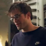 Robert Pattinson cantando em gravação de música divulgada por Leif Vollebekk
