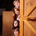 Atores Mckenna Grace, Tanner Hagen, Abby Ryder Fortson e Maxwell Jenkins como a turma de Scooby-Doo