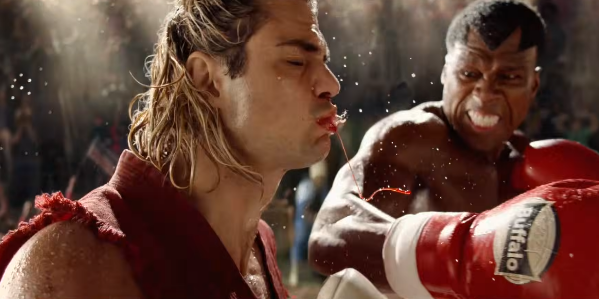 Cena do filme Street Fighter mostra Ryu e Ken em combate durante torneio com visual inspirado nos games da Capcom