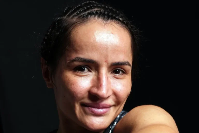 Talita Alencar troca golpes com Julia Polastri durante luta no UFC Vegas 116