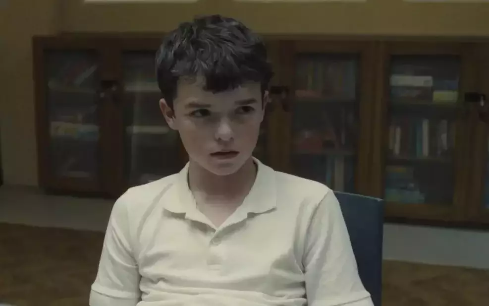 Cena da minissérie Adolescência destacando o tom emocional da produção premiada.