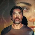 Javier Bardem em cena do filme The Beloved interpretando um diretor de cinema.