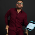 Antony Starr em evento promocional de The Boys durante discussão sobre finais de séries e narrativa televisiva