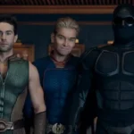 Cena da 5ª temporada de The Boys com Capitão Pátria em destaque em ambiente sombrio
