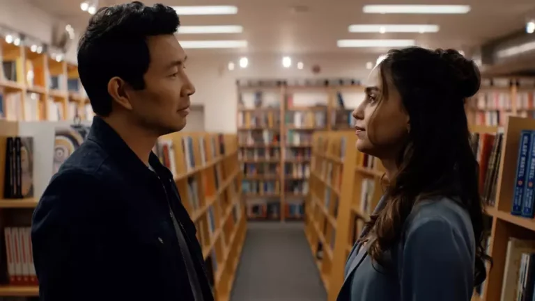 The Copenhagen Test mostra Simu Liu em cena como analista de inteligência em ambiente de espionagem