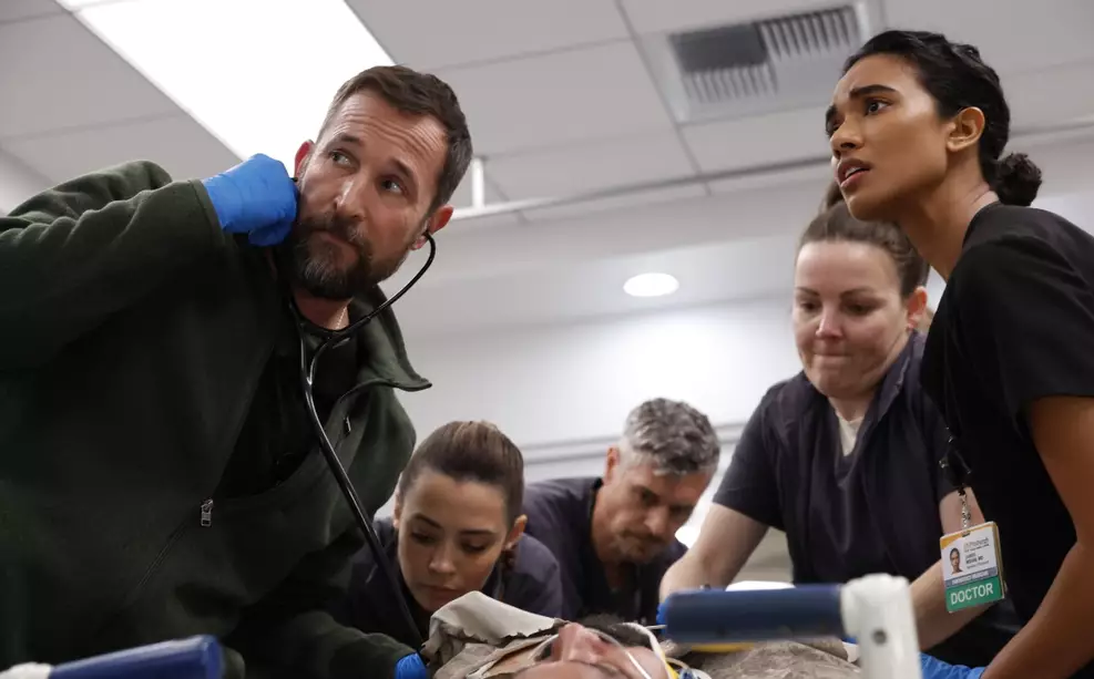 Supriya Ganesh como Samira Mohan em cena de The Pitt