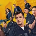 O ator Nathan Fillion caracterizado como o policial John Nolan na série The Rookie.
