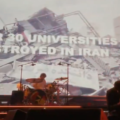 Telão de show do The Strokes no Coachella com imagens exibidas durante encerramento
