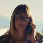 Laura Dern em cena de The White Lotus durante nova temporada ambientada na França
