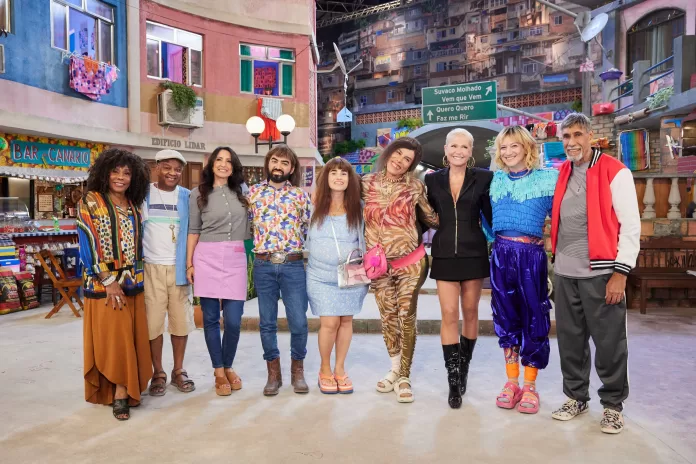 Rodrigo Sant'anna caracterizado como a personagem Graça nos corredores da TV Globo